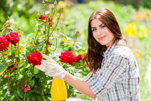 Screen-reader friendly gardening service page for Cowley